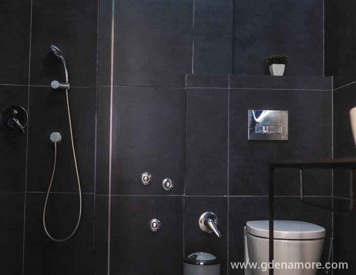 P D - Bathroom 1